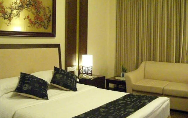 Red Crowned Crane Hotel