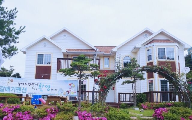 Yangyang Galmegi Pension