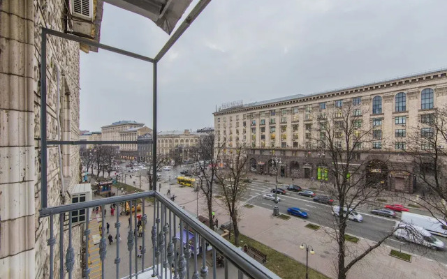 Antique Art Apartment at Khreschatyk