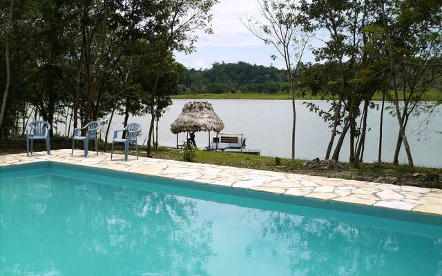 Maya Zacpetén Jungle Lodge