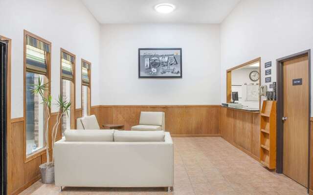 Super 8 by Wyndham Mt Pleasant