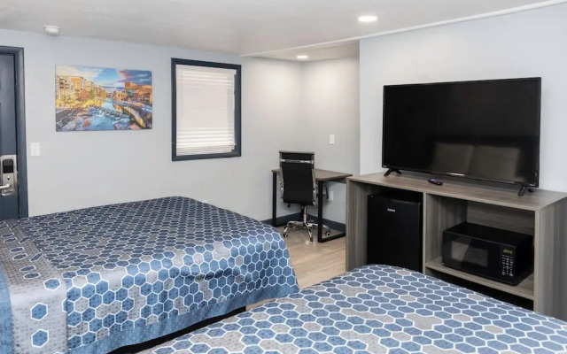 Hillsboro Inn & Suites