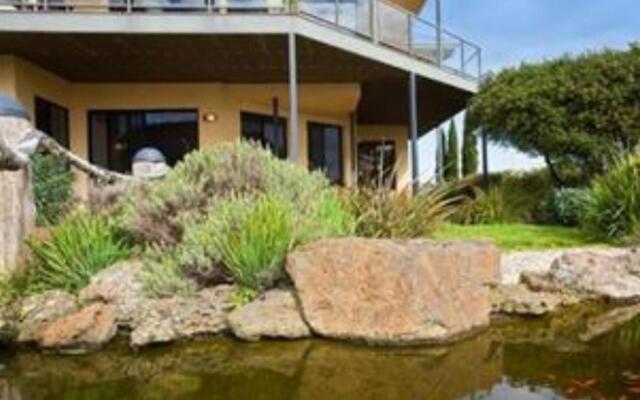 Hilltop Apartments Phillip Island - Adults Only