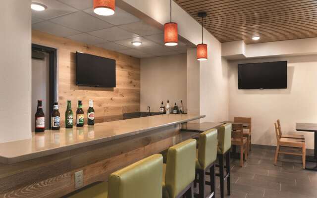 Country Inn & Suites by Radisson, La Crosse, WI