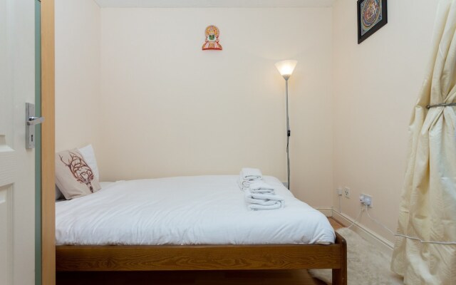 3 Bedroom Flat Near Canary Wharf