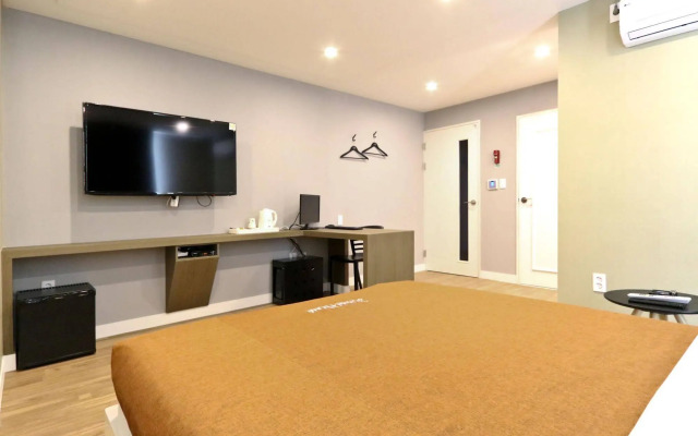 Home Hotel