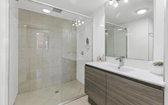 Stunning Costal 3 Bedroom Apartment In Cairns Cbd