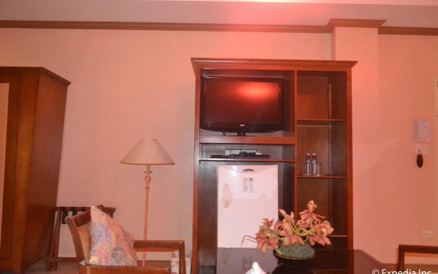 Pacific Breeze Hotel and Resort