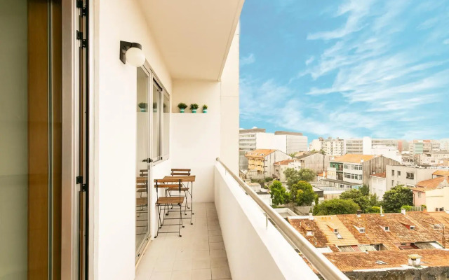 A Modern and Homely 3 Bedroom with Elevator