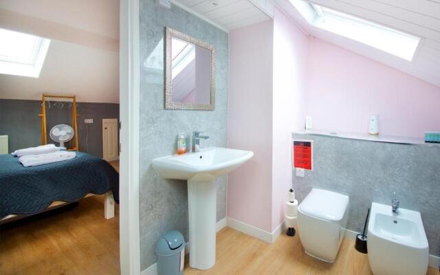 IDEAL ABODE ABBOTS 4 En-suite