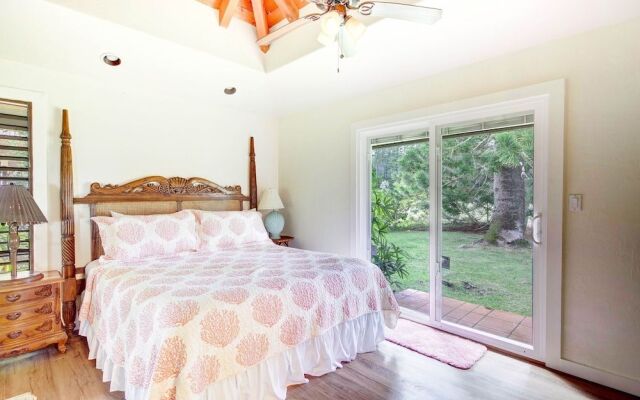 Hale Kamalani 3 Bedroom Home by RedAwning