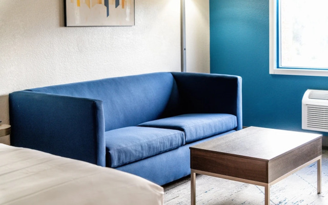 Holiday Inn Express & Suites Phoenix - Mesa West, An Ihg Hotel
