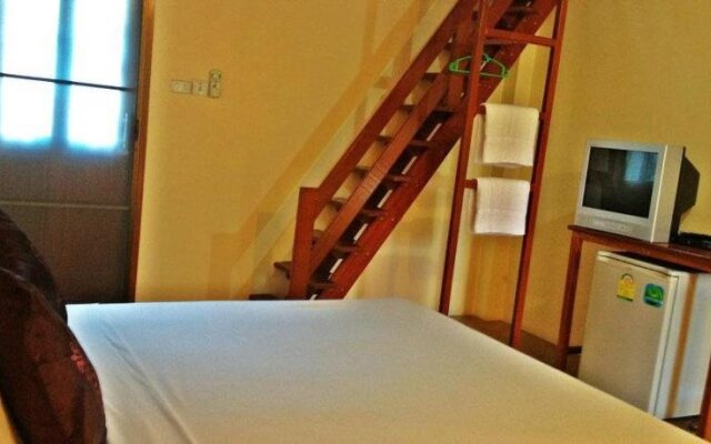 Baan Thai Damnoen Canal House Resort