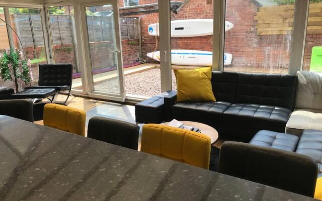 The Beach House South - Blackpool - Entire Holiday Home