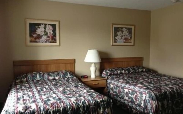 Dollinger's Courtyard Motel