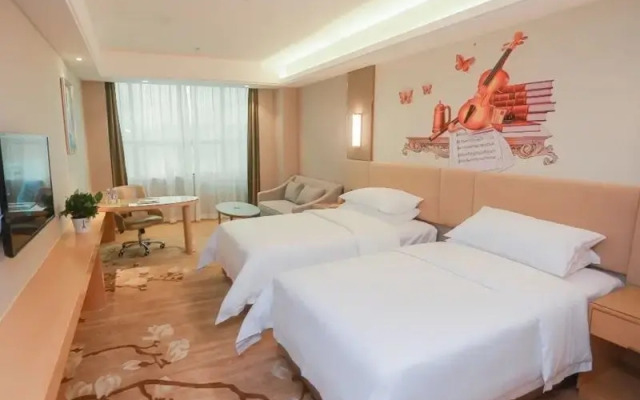 Vienna International Hotel (Shenzhen Pinghu Metro Station)