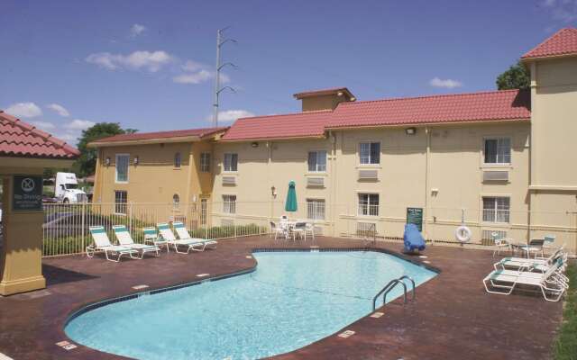 La Quinta Inn by Wyndham Kansas City Lenexa