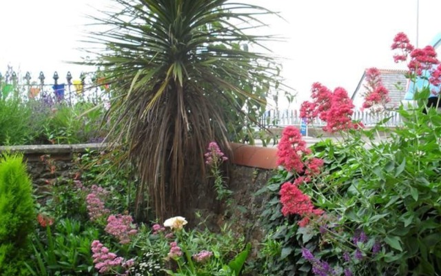 The Garden Flat Tucked Away Close To Amenities