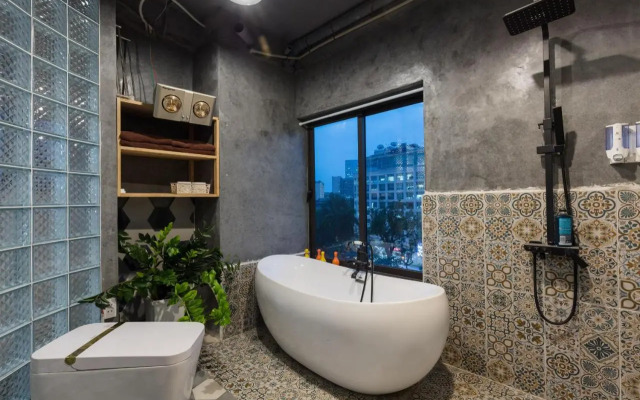 6 Le Thanh Tong Building