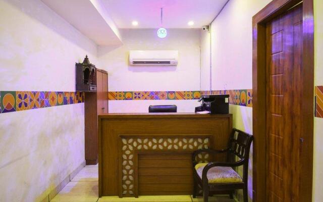 Capital O 69427 Hotel Golden Palm