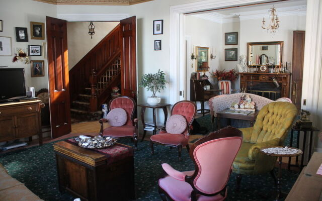 Summerhill Manor Bed and Breakfast and Tea Room