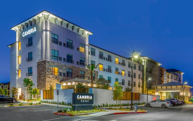 Hotel Centro Sonoma Wine Country, Tapestry Collection Hilton