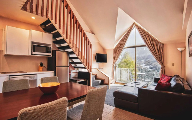 Lantern 1 Bedroom Loft with car space and Majestic View