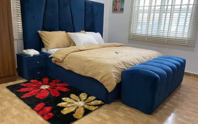 Comforts Court And Apartment