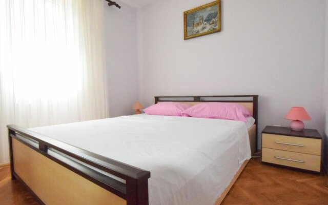 Apartment Mira