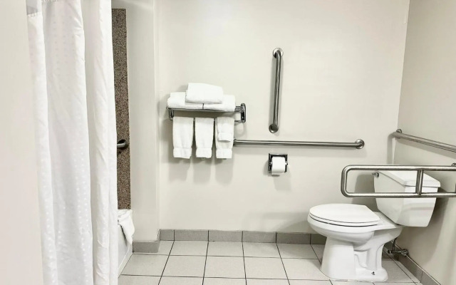 Holiday Inn Express & Suites Meriden by IHG
