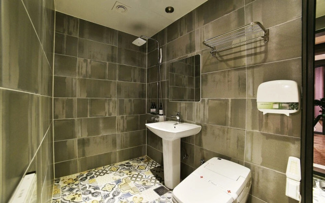 Yeosu 1st Avenue Hotel