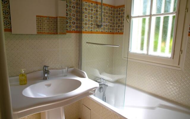 Domaine De Chantemerles