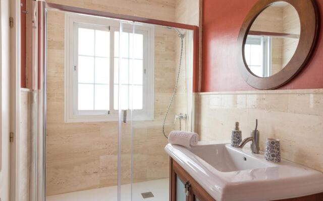 ML1C-Prime Location Marble Apartment with Patios