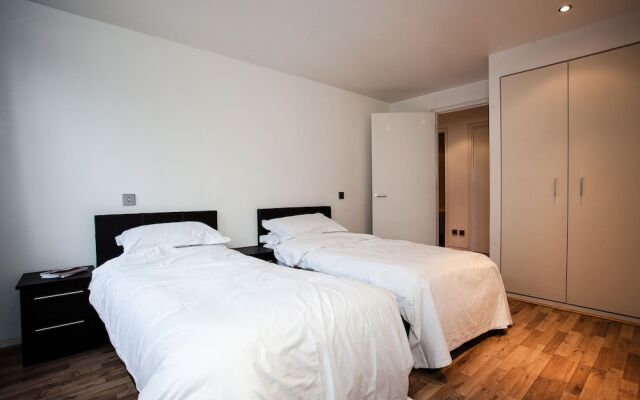 2 Bedroom Apartment Overlooking Oxford Street