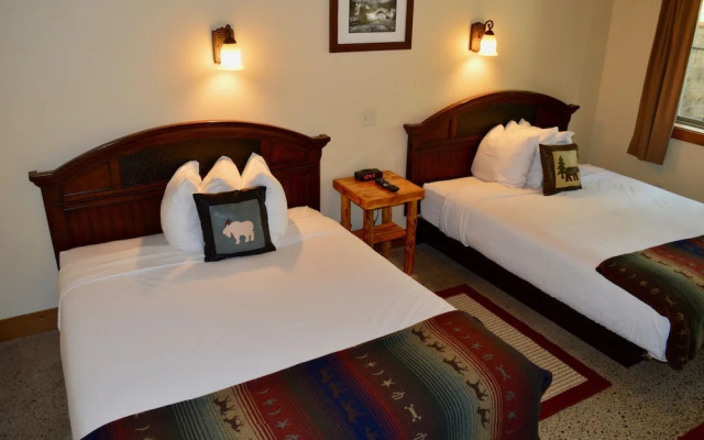 Glacier Guides Lodge