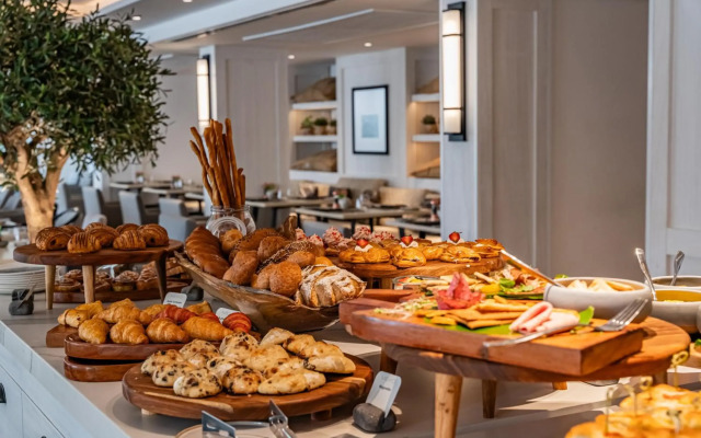Kwetu Nairobi, Curio Collection By Hilton