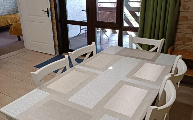 Садиба Янчар з Басейном