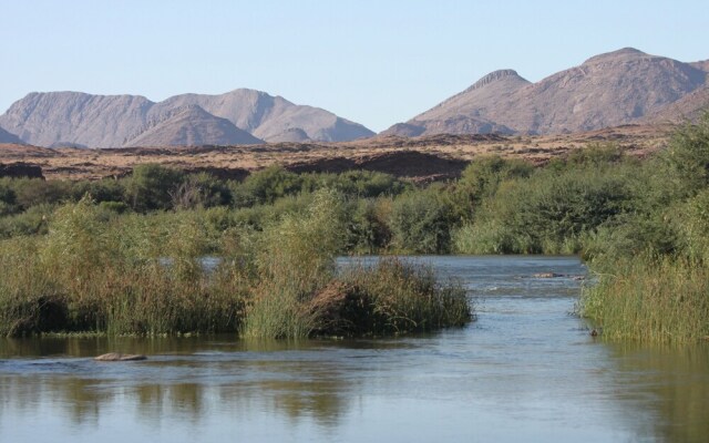 Sandfontein Lodge & Nature Reserve