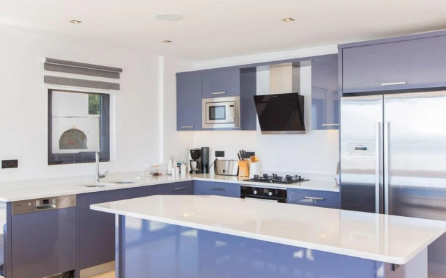 Villa Marvellous by Akdenizvillam