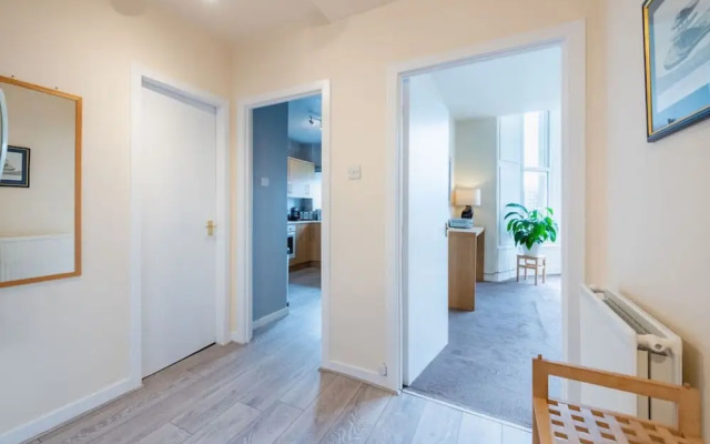 Roseangle - Spacious Family Apartment With South Facing Garden