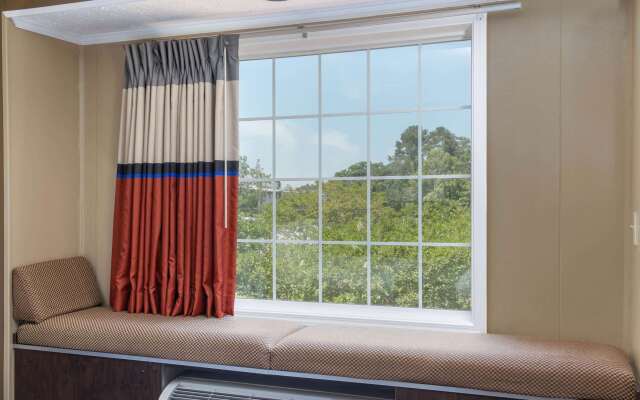 Microtel Inn & Suites by Wyndham Columbia/Fort Jackson N