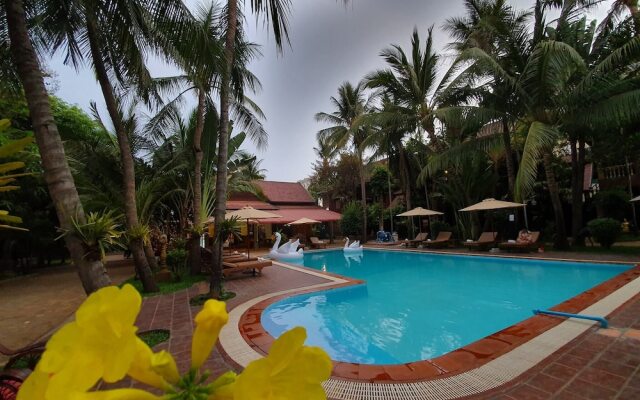 Sam Moon's Hotel Angkor Wooden House