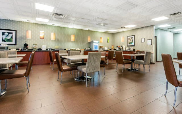 Quality Inn & Suites Charleston - Civic Center
