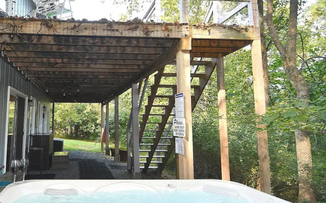 Serendipity - Large 5BR With a Hot Tub