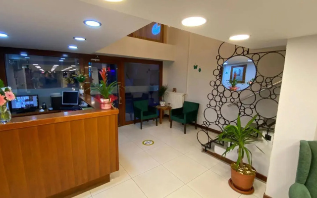 Hotel Peli̇t