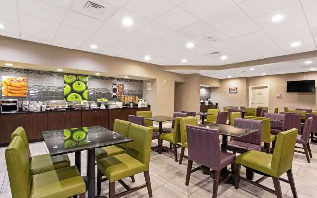 La Quinta Inn & Suites by Wyndham Boston-Andover