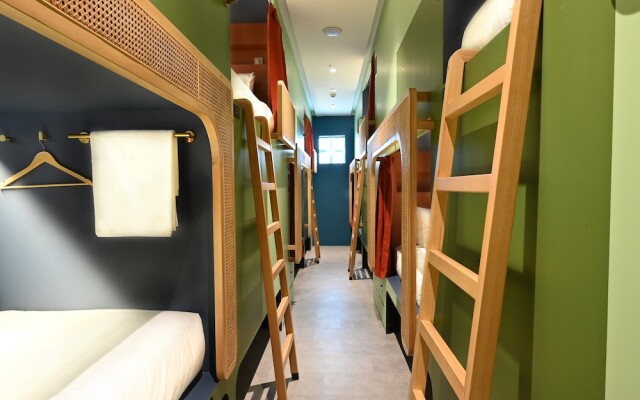Dream Chaser Boutique Capsule Hotel