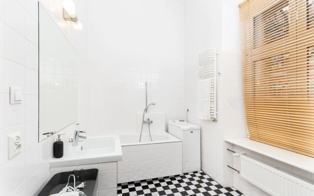 WS 3-Bedroom Old Town Apartment