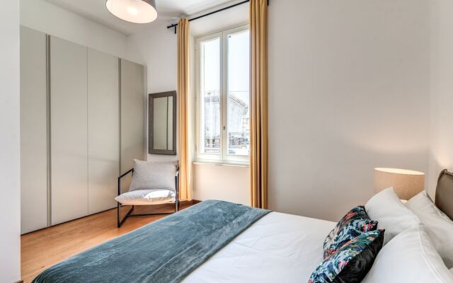 AwesHome Luxury Apartment