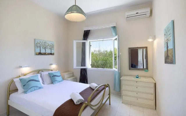 Villa Amorossa Beachfront 3 Bedroom in Roda